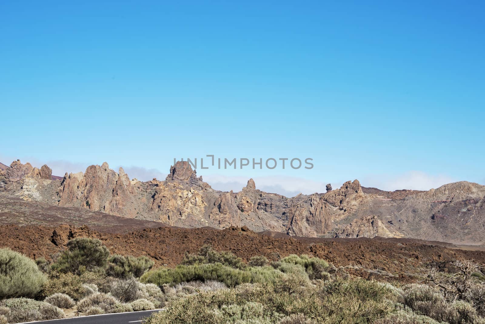 the road to the Vulcano De Teide  by compuinfoto