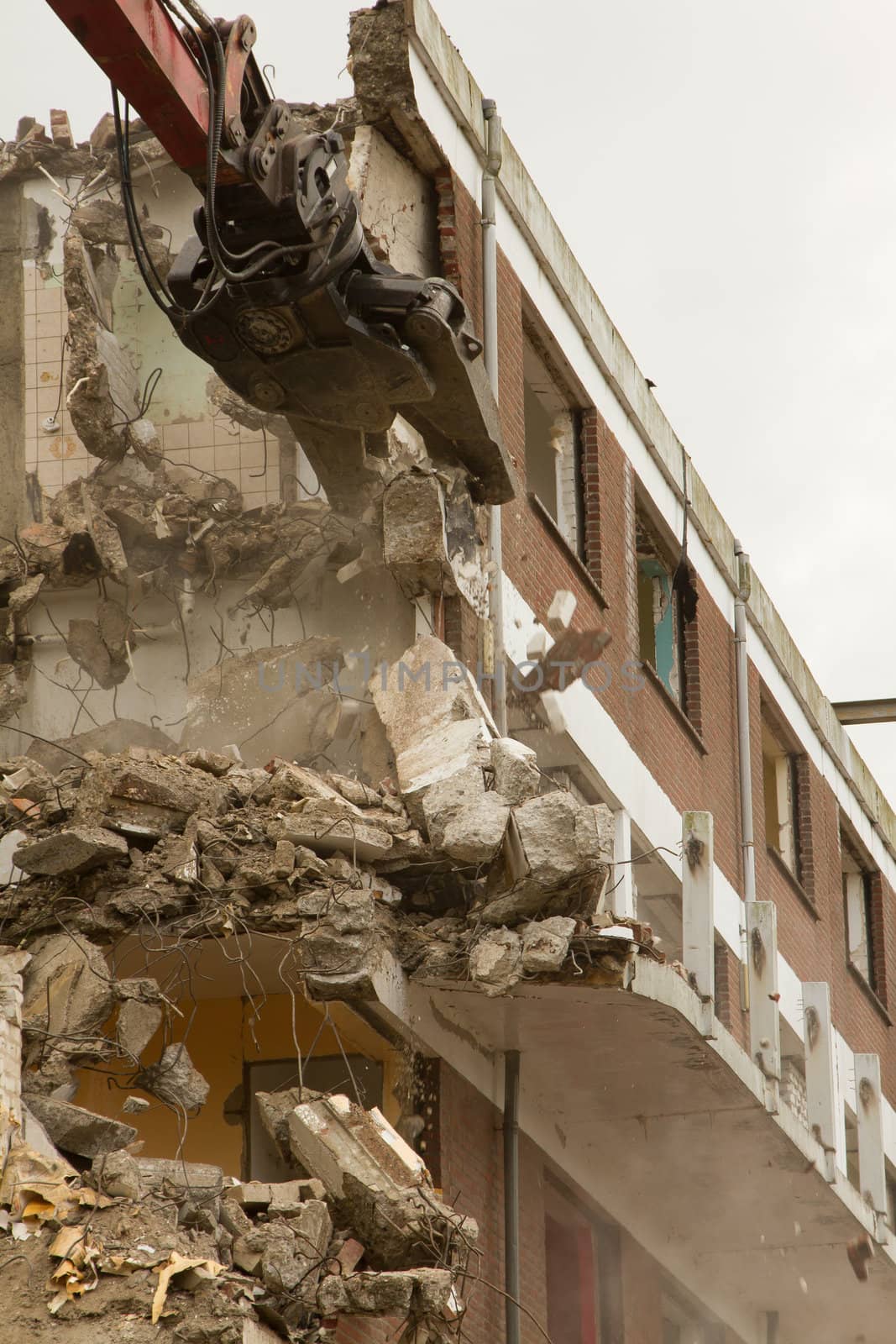 Demolishing a block of flats by michaklootwijk