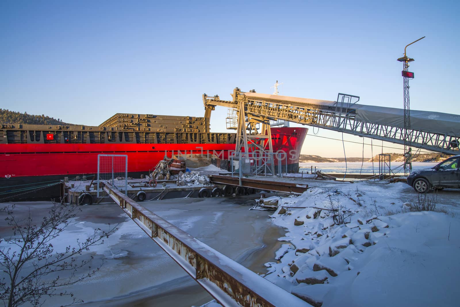 Bakke is a village in Halden and here is located "Brekke" quarry. The quarry is about a kilometer away from "Bakke" shipping harbor where all the gravel, crushed stone and sand are stored and will be shipped out.