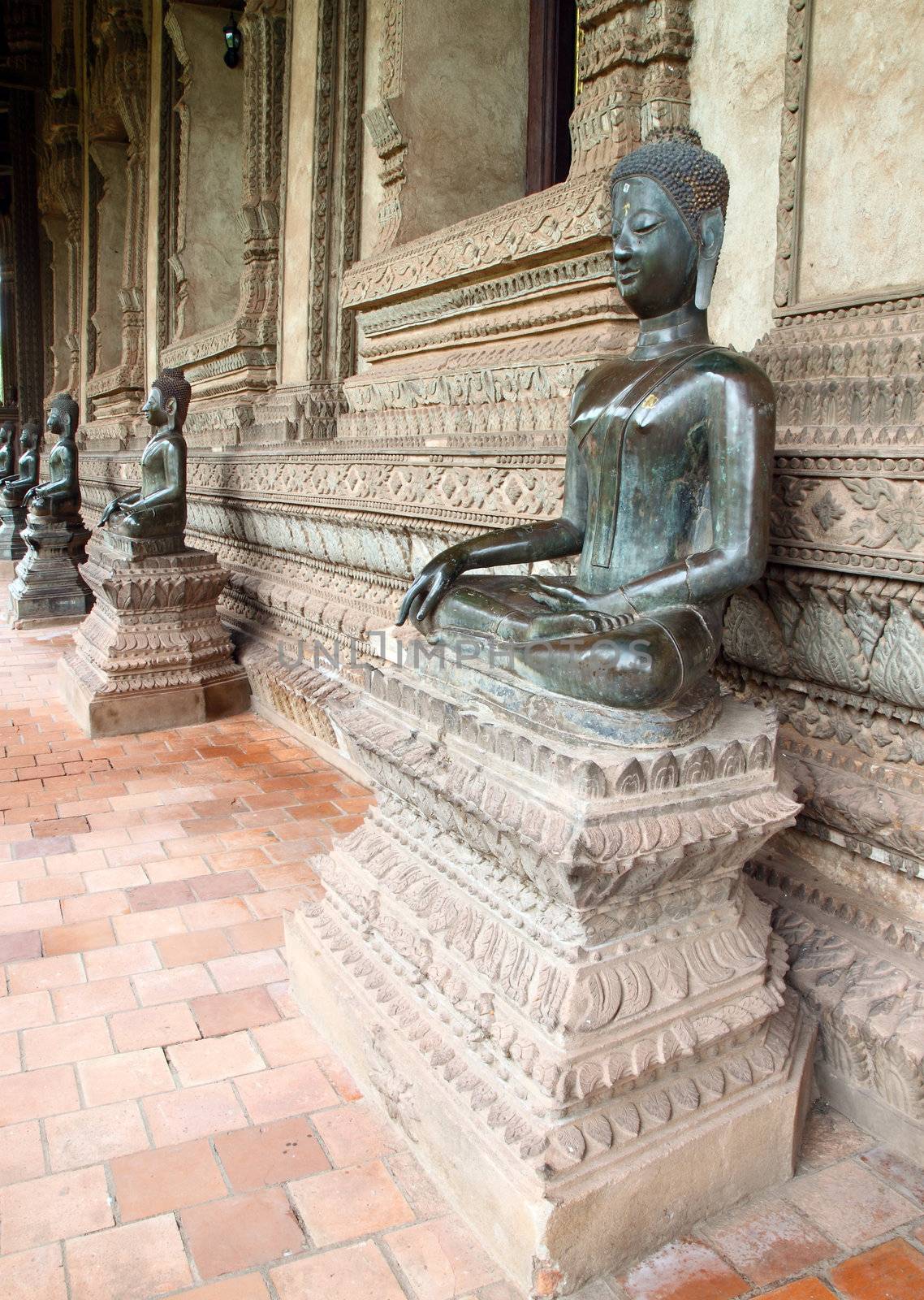 Buddha statue in Laos by geargodz