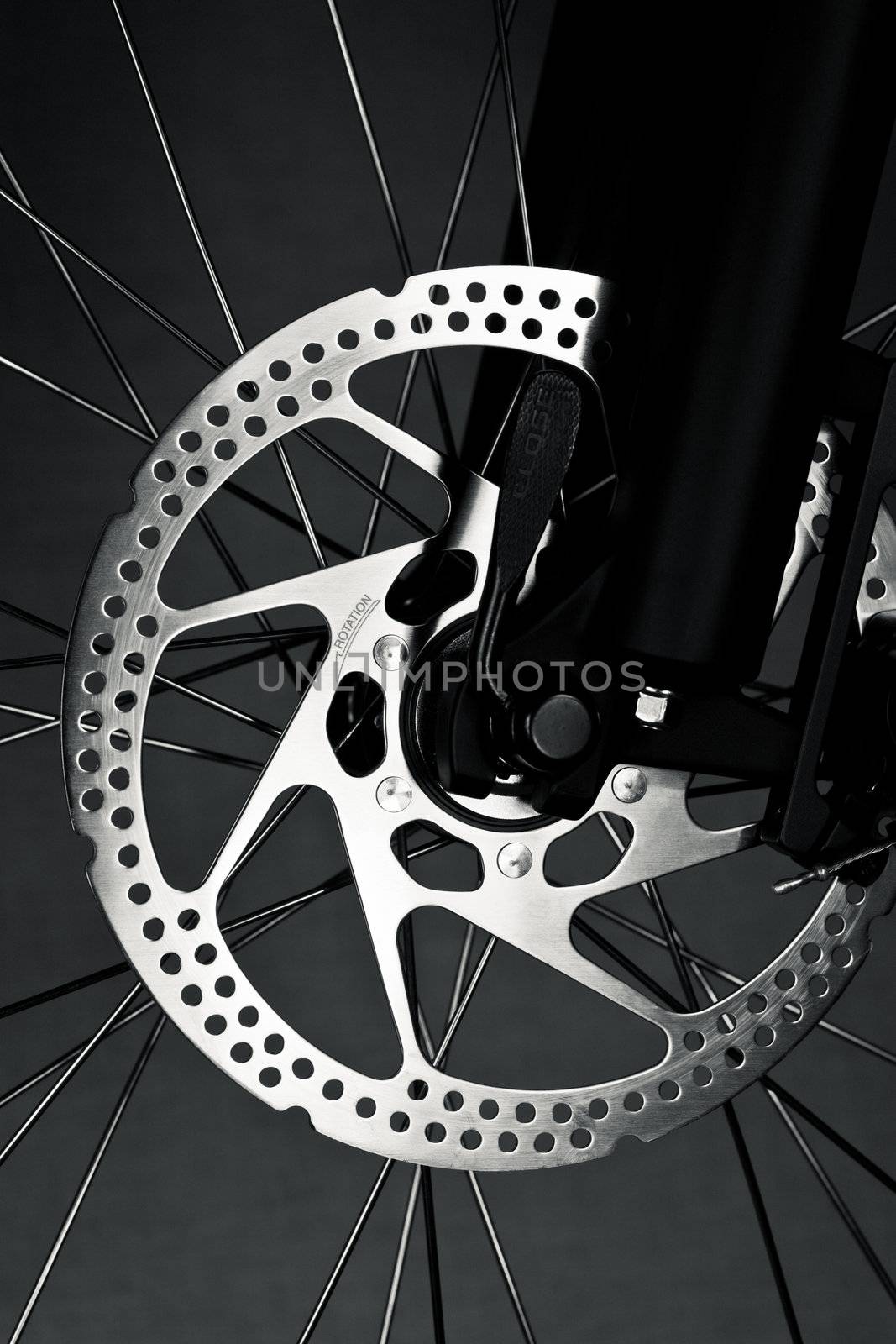 Mountain bike front wheel with mechanical disc brake