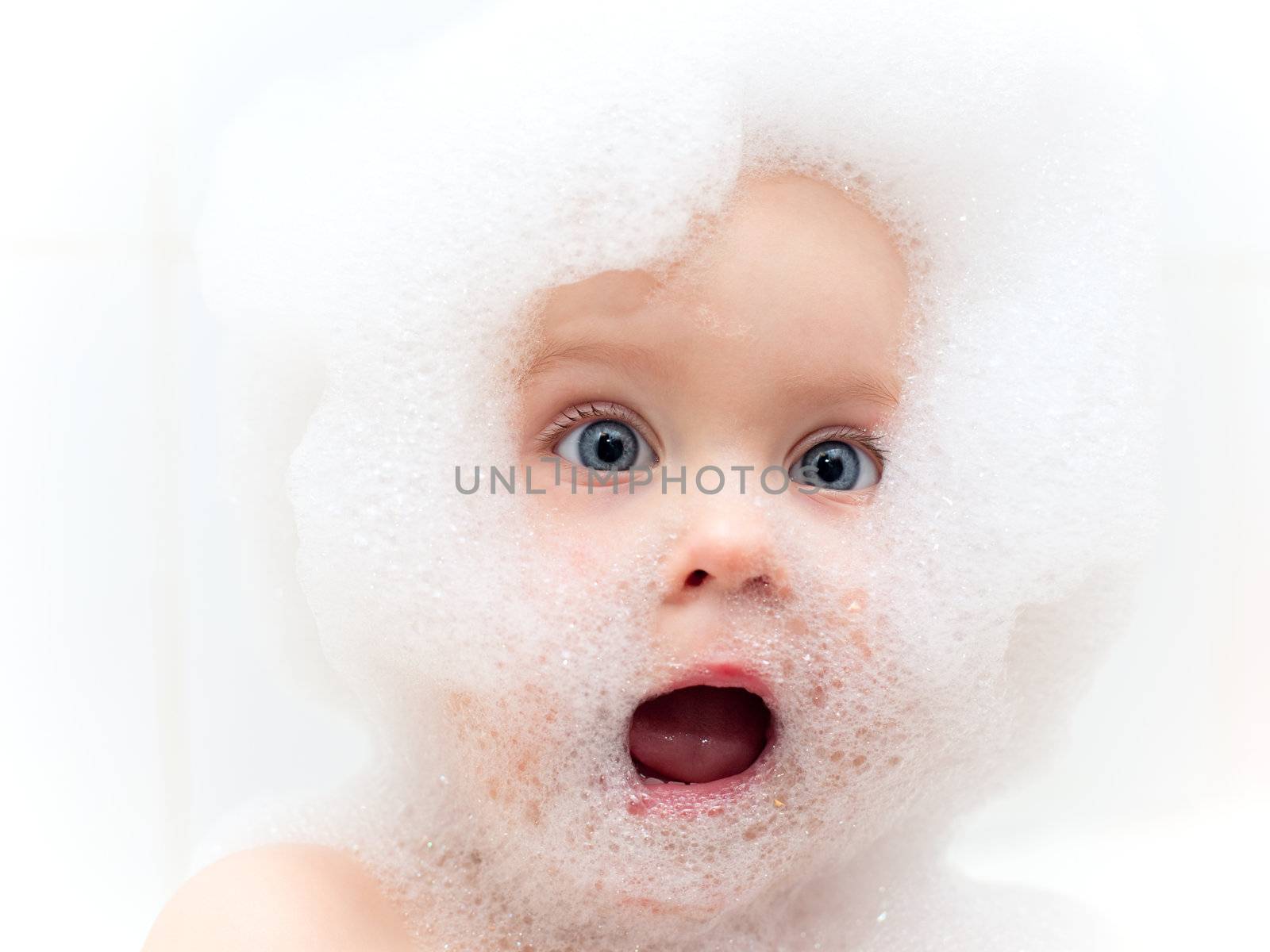 Baby bathing by naumoid