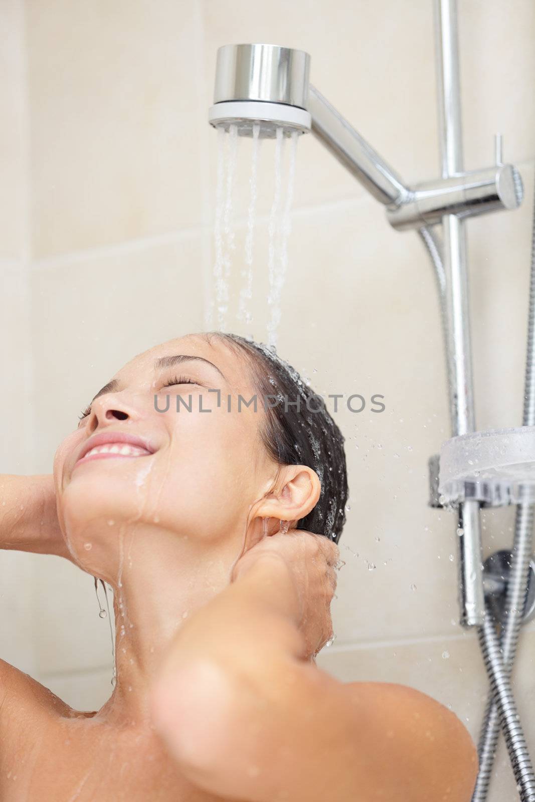 Shower woman by Ariwasabi