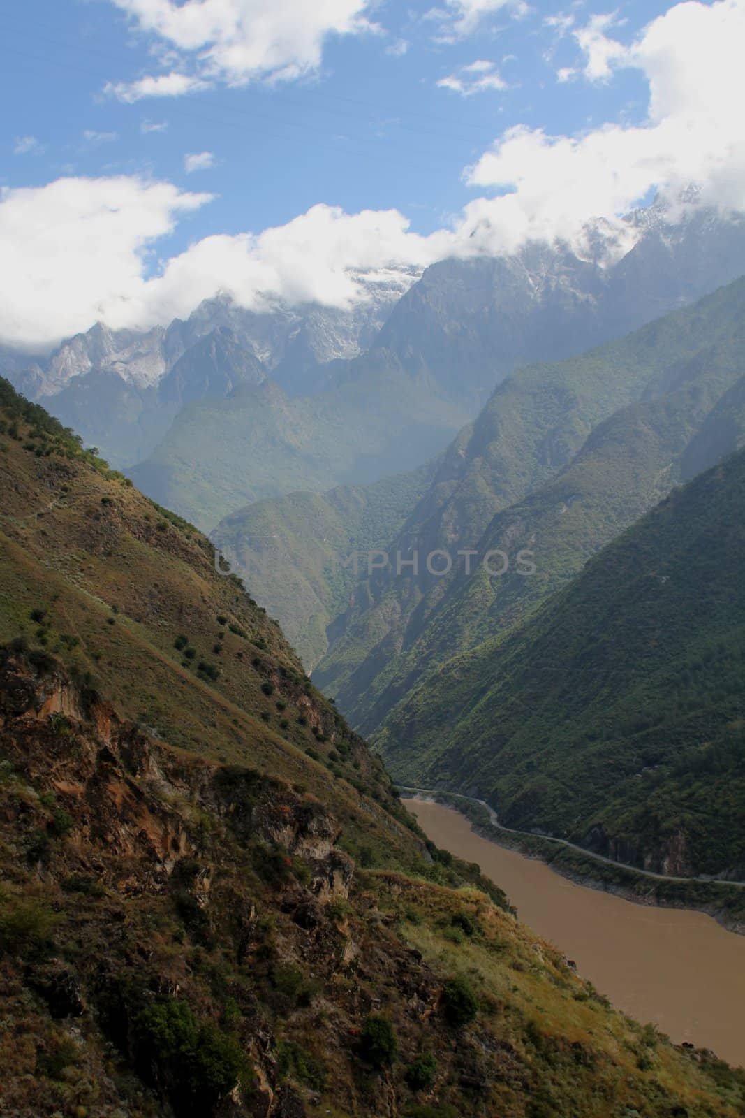 View of the Tiger Leaping Gorge, on of the most spectacular trekking in all China