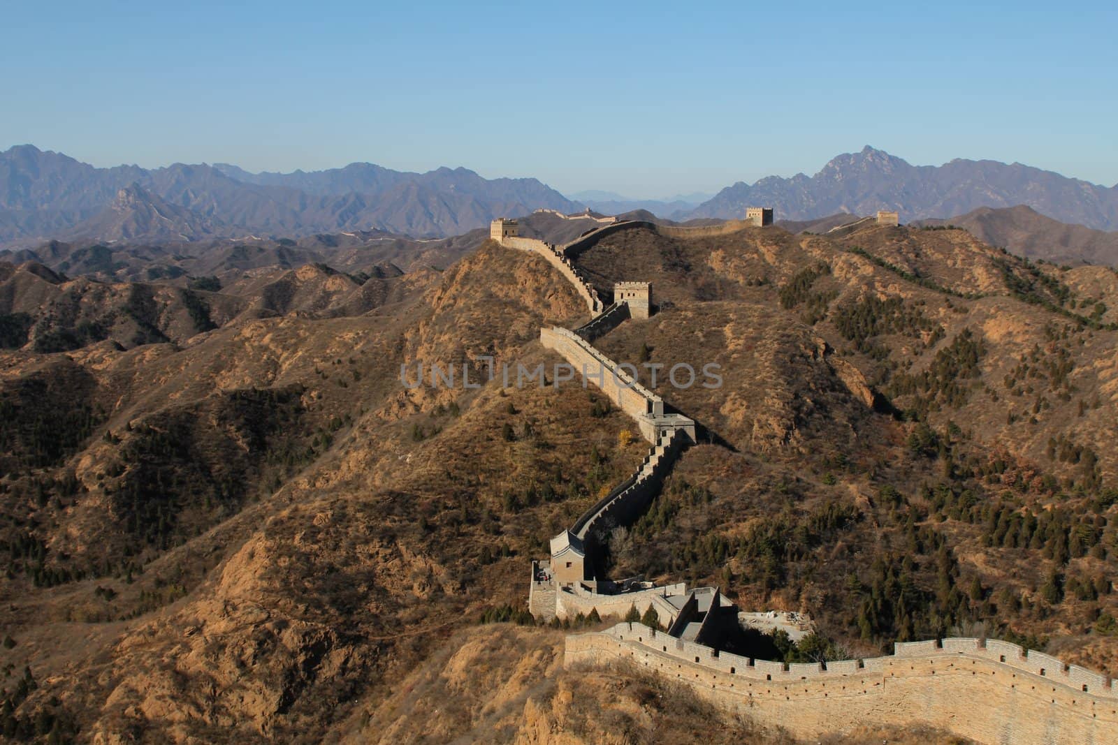 The Great Wall of China, an UNESCO world heritage site, in autumn

