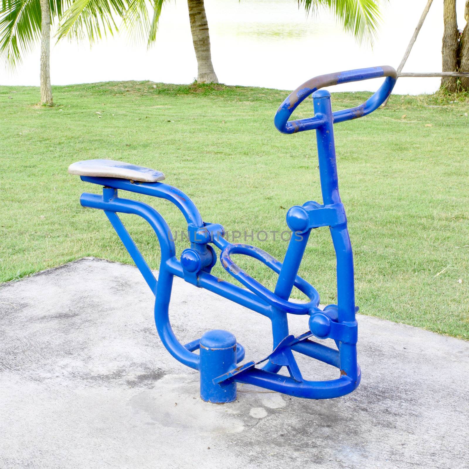 outdoor exercise machine by geargodz