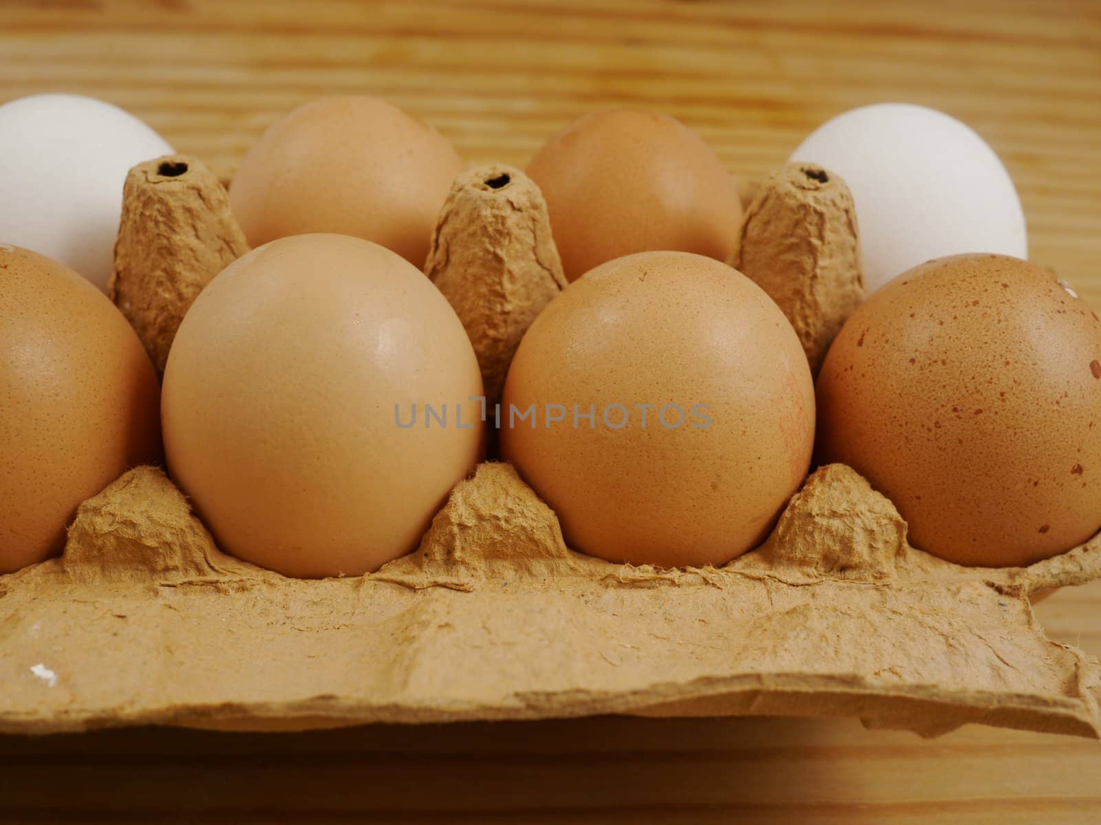 Eggs on a wooden surface by yucas