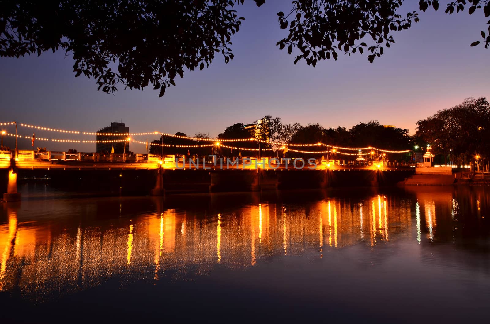 Bridge the evening. by raweenuttapong