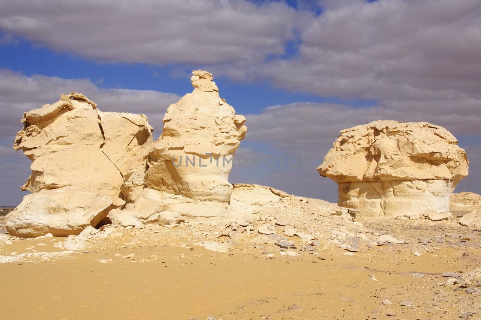 Whitte desert statues ,Egypt by jnerad