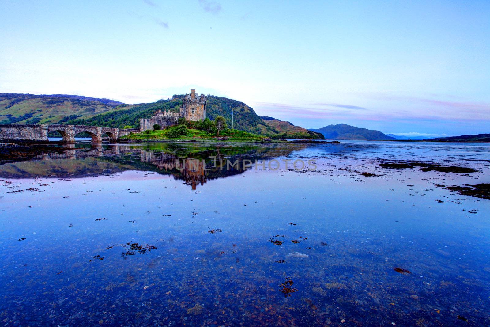 Eilan Donan Castle at sunset by olliemt