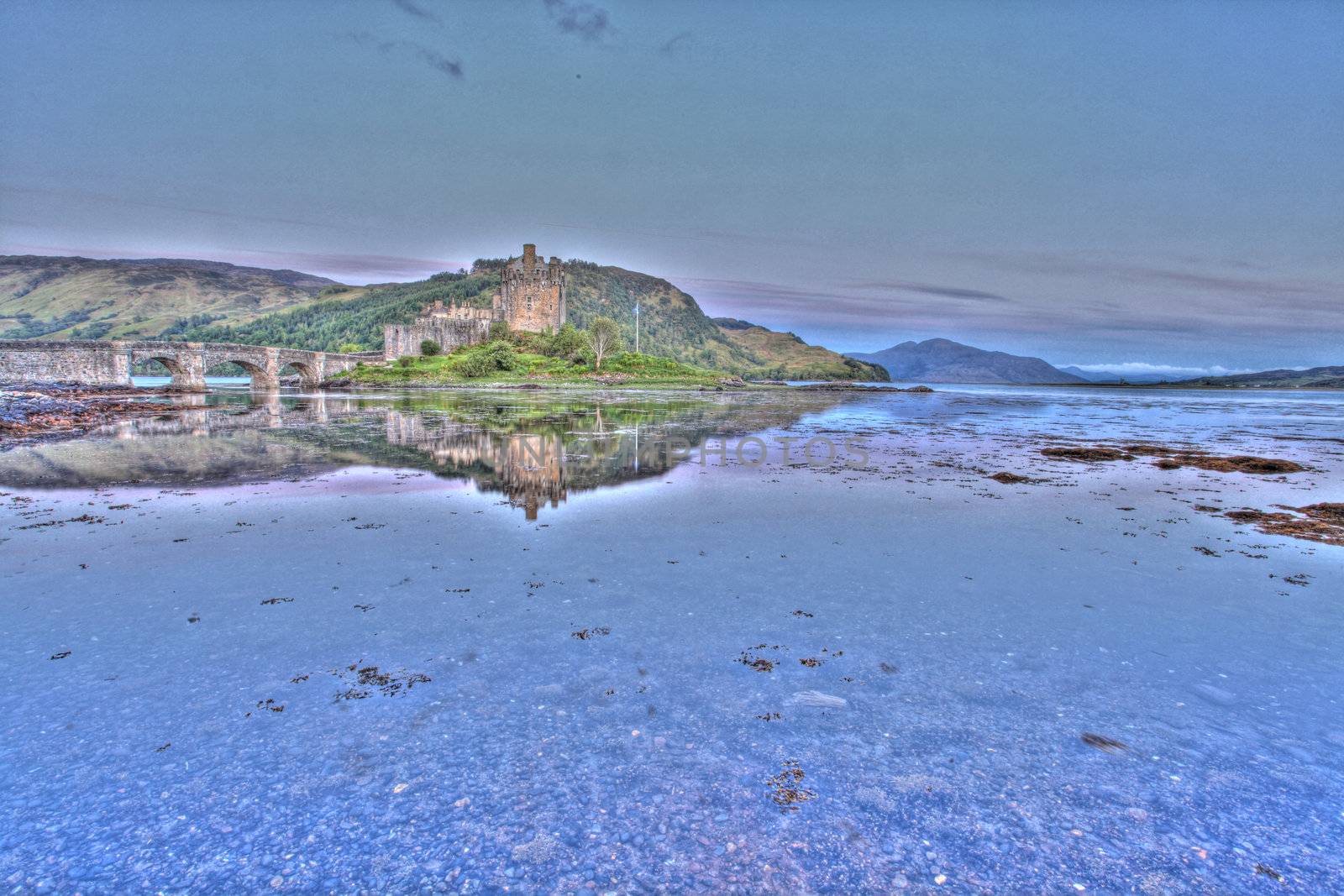 Eilan Donan Castle at sunset by olliemt