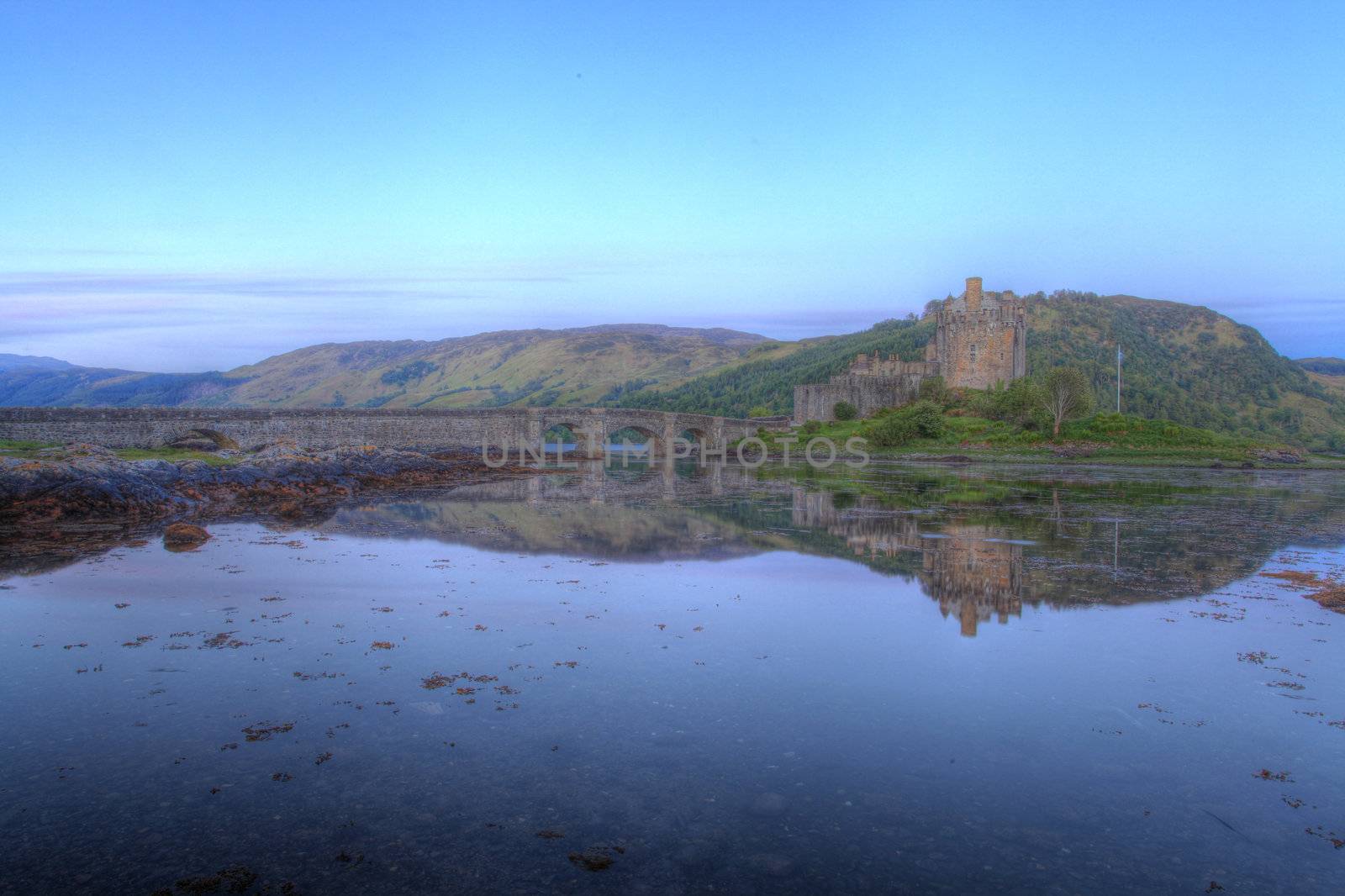 Eilan Donan Castle at sunset by olliemt