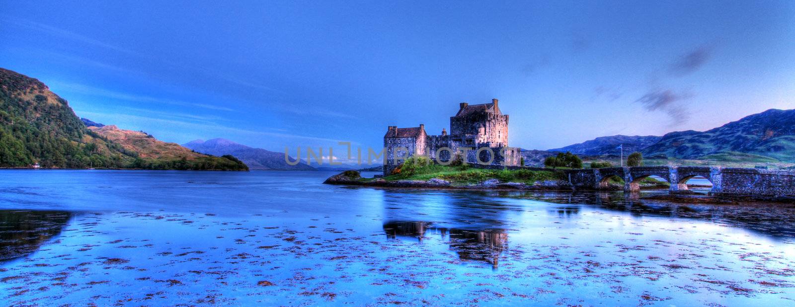 Eilan Donan Castle at sunset by olliemt