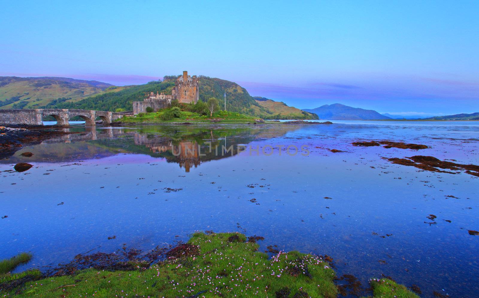 Eilan Donan Castle at sunset by olliemt