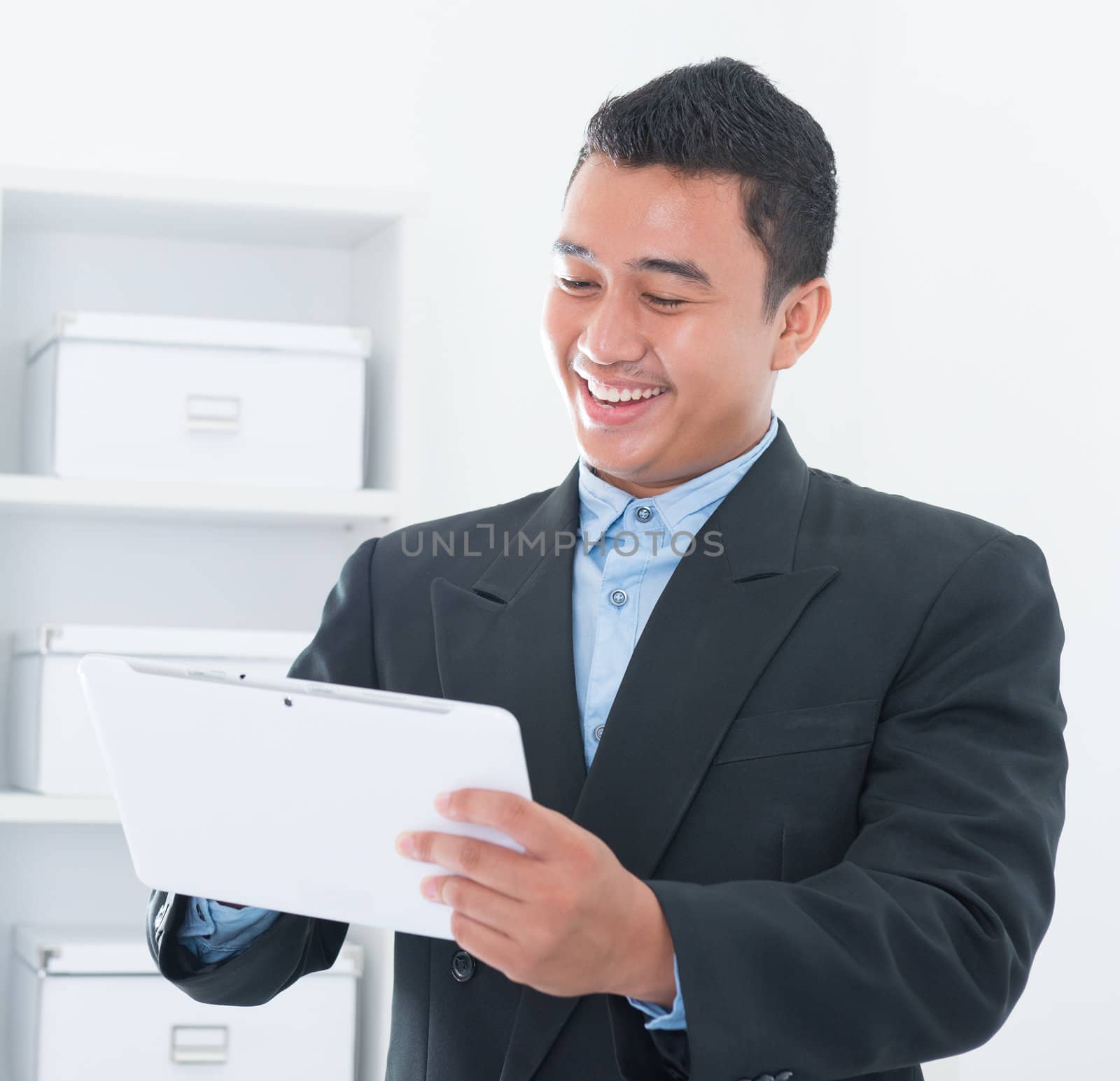 Southeast Asian people online ebusiness network