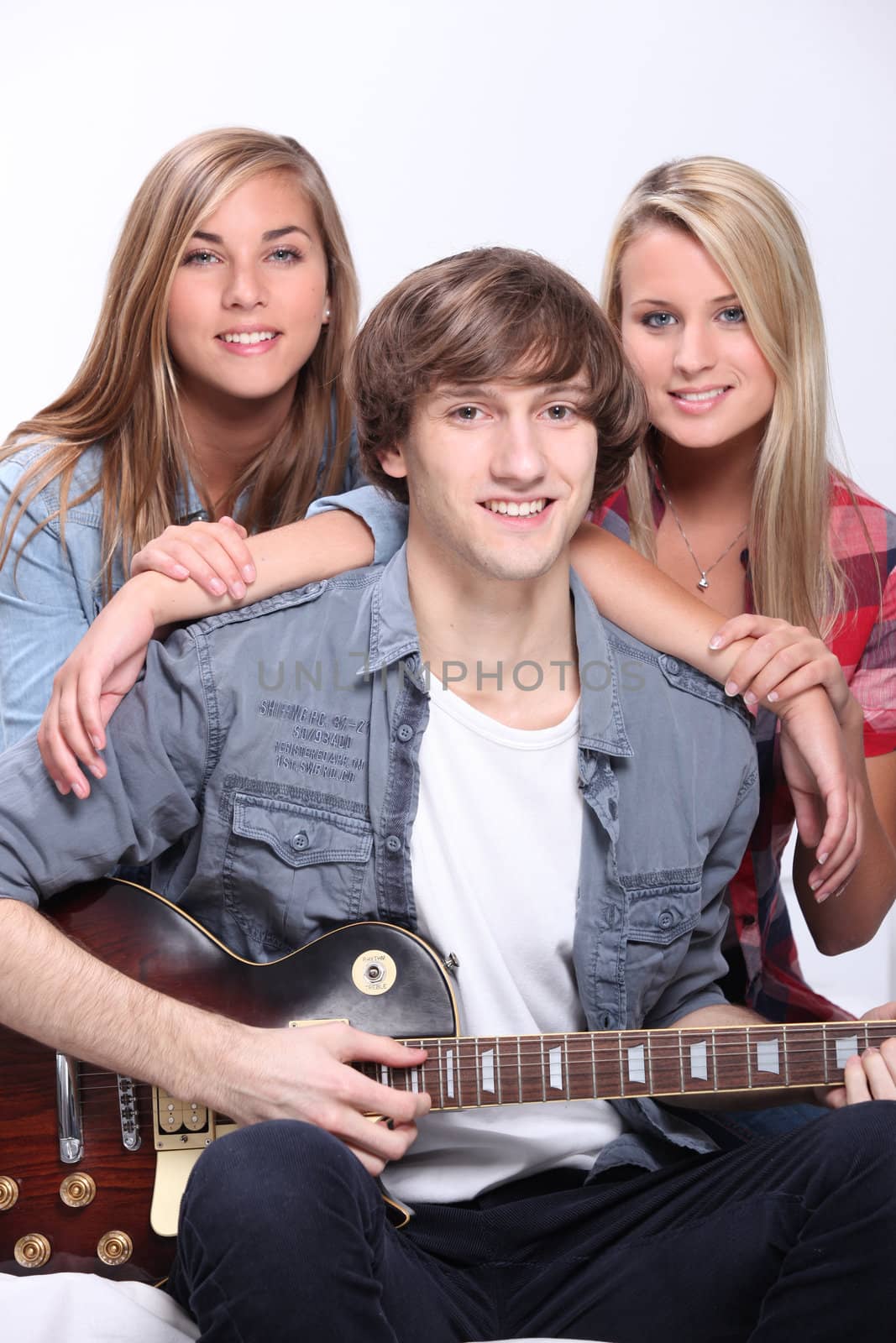 Teenagers playing the guitar by phovoir