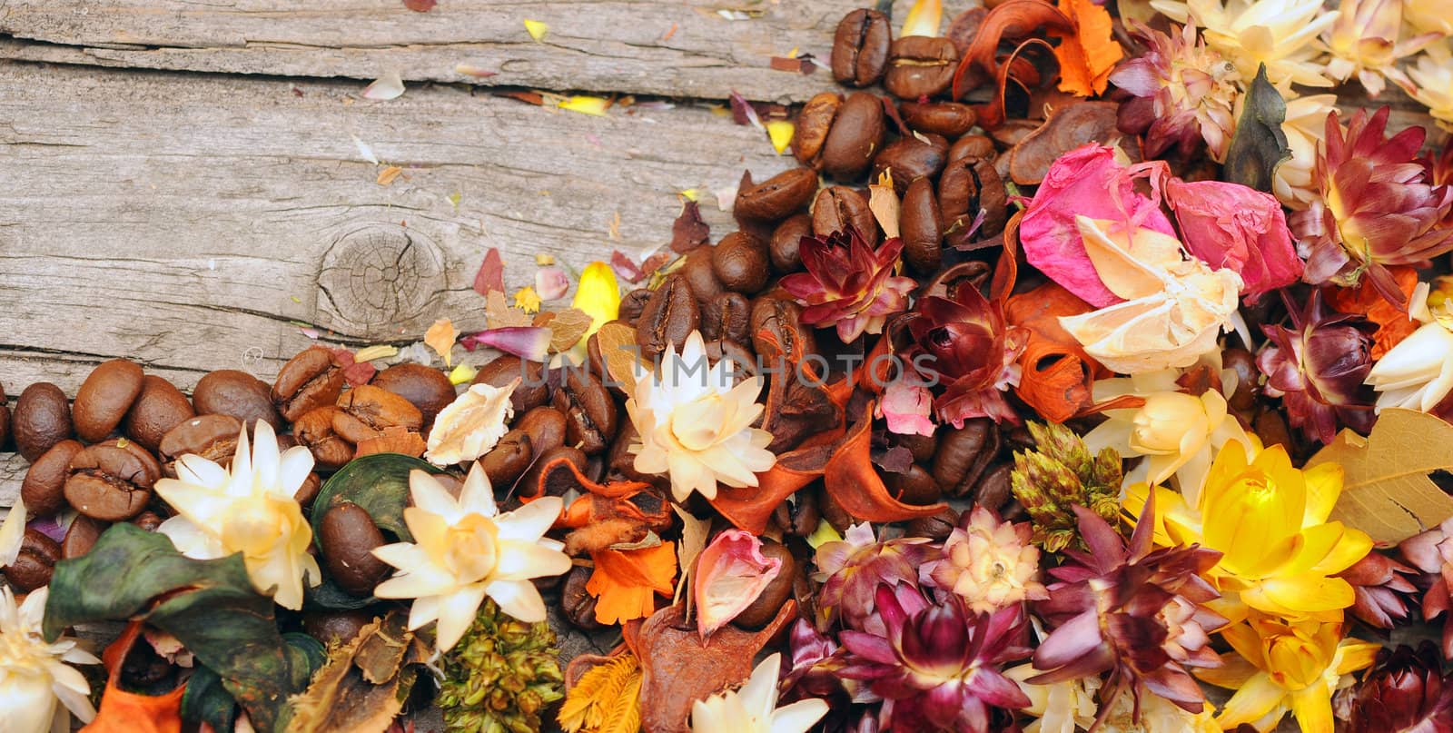 straw flower background with coffee beans over wooden table