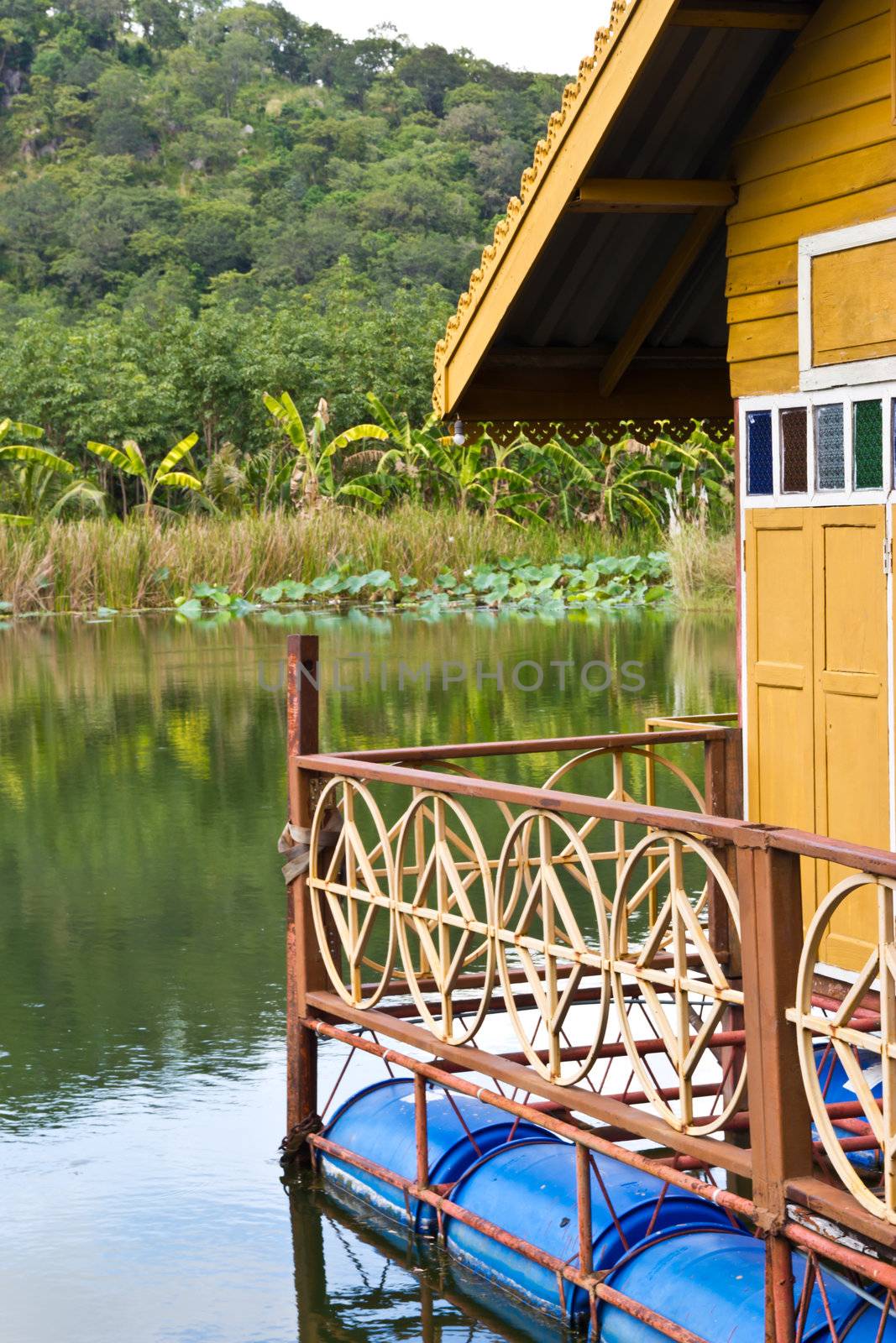 floating house at thailand