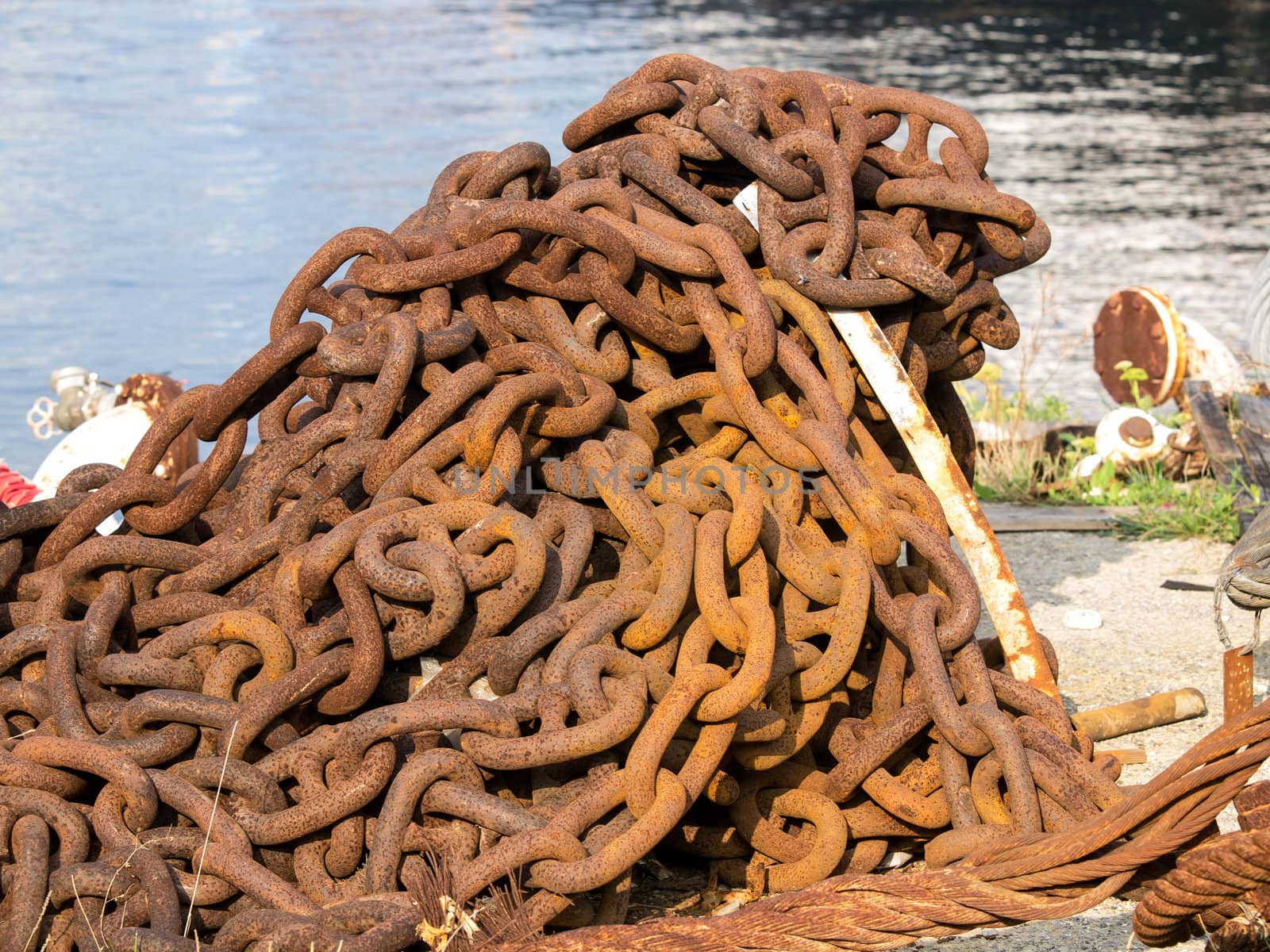 rusty chain by nevenm