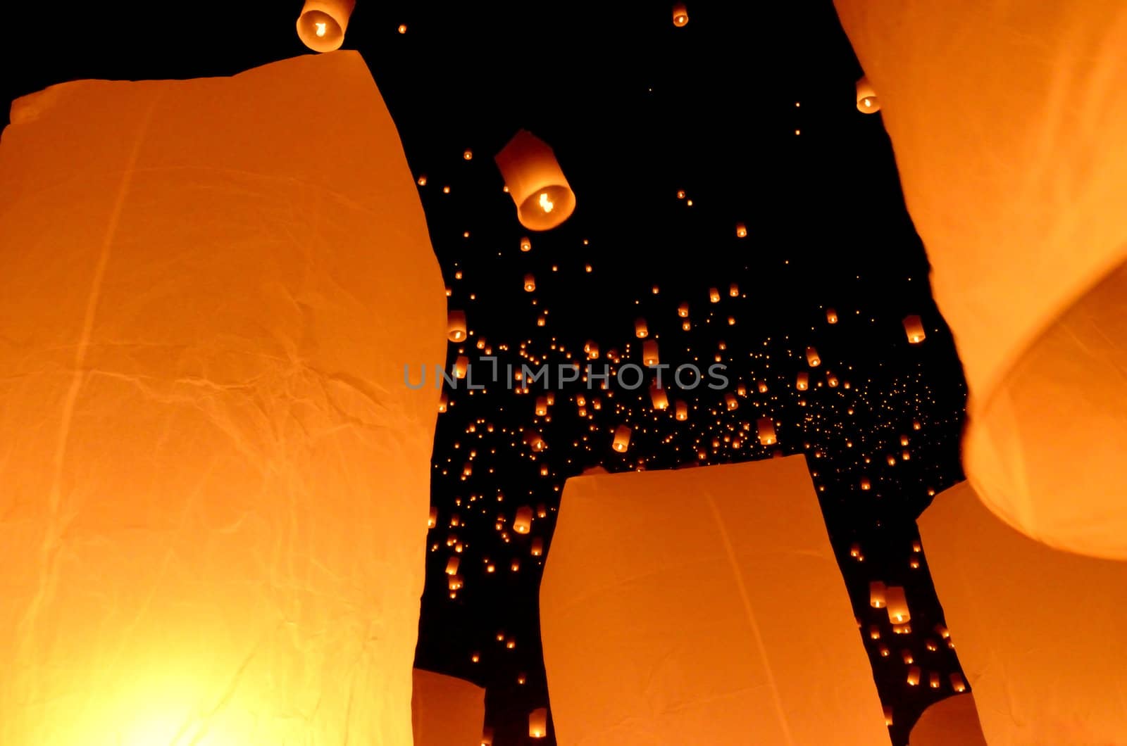 Floating lantern, Yi Peng Balloon Festival in Chiangmai Thailand 