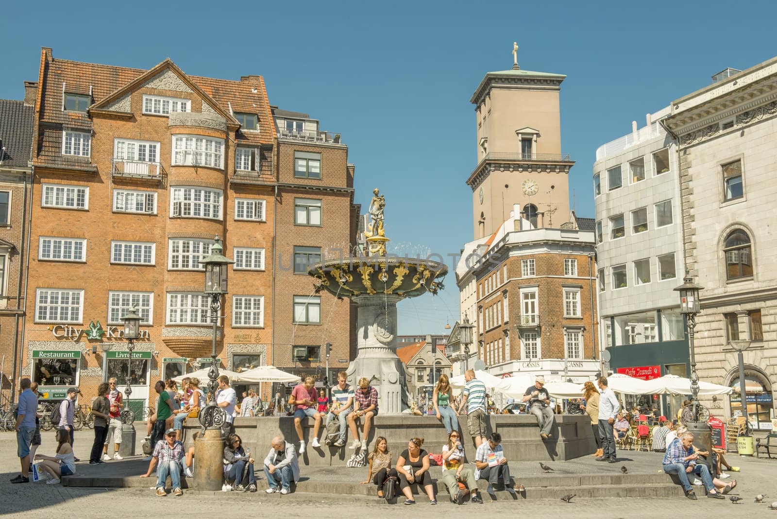 Tourists in Copenhagen. by Alenmax