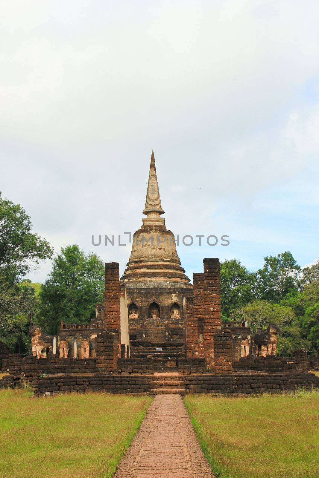 The ruins of the temple in history park sisatchanalai, Sukhothai by nuchylee