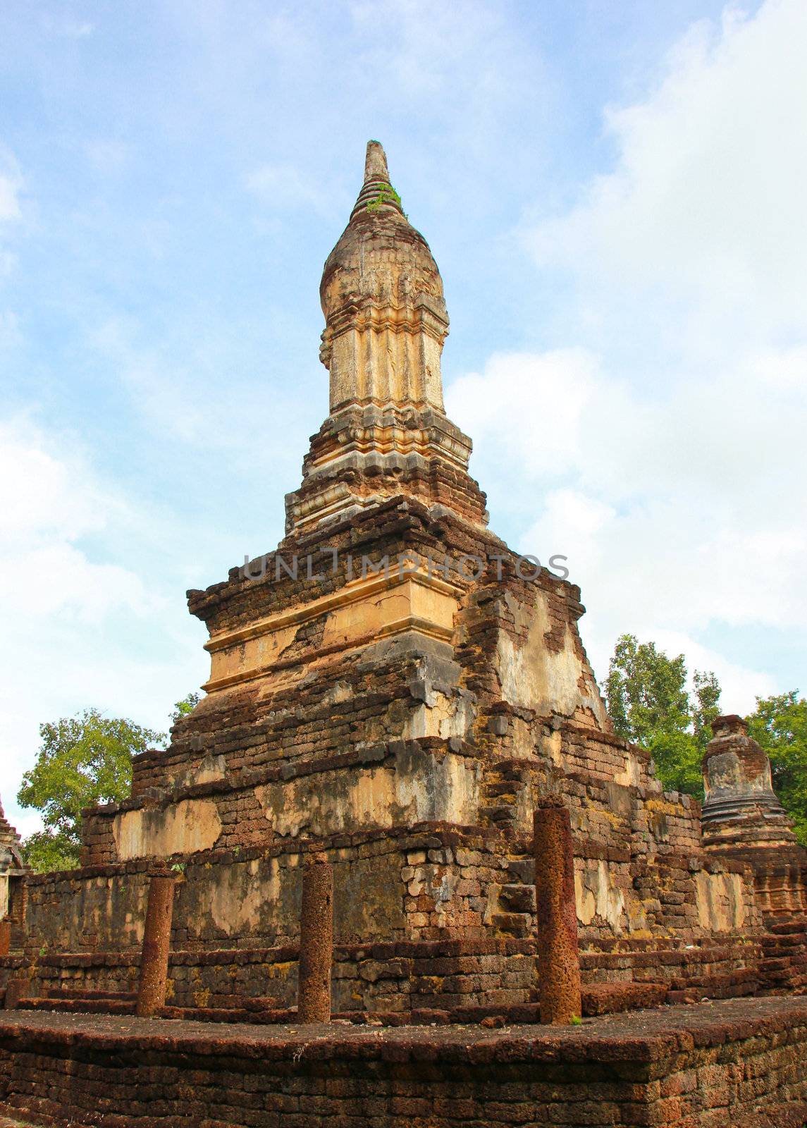 The ruins of the temple in history park sisatchanalai, Sukhothai by nuchylee