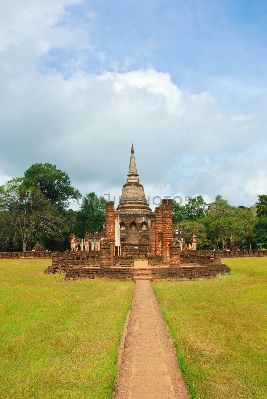 The ruins of the temple in history park sisatchanalai, Sukhothai by nuchylee