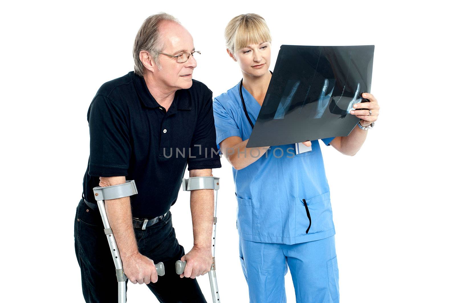 Surgeon explaining the x-ray report to the patient.