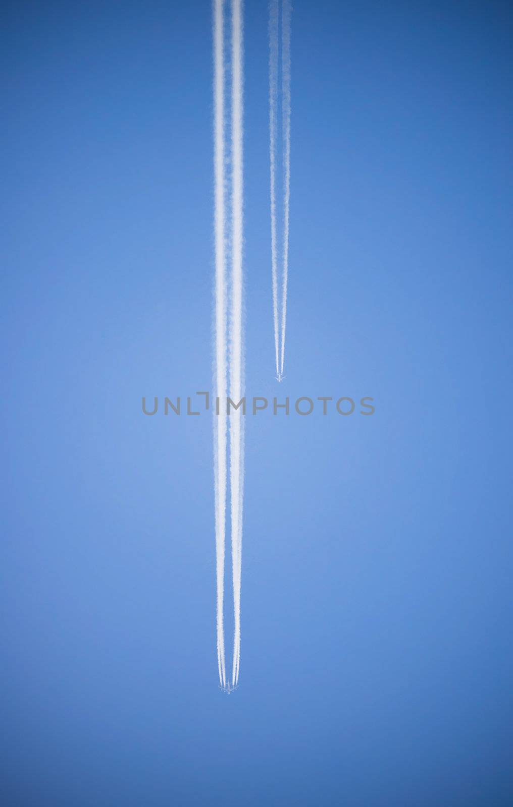 Competition of a big and small Airliner