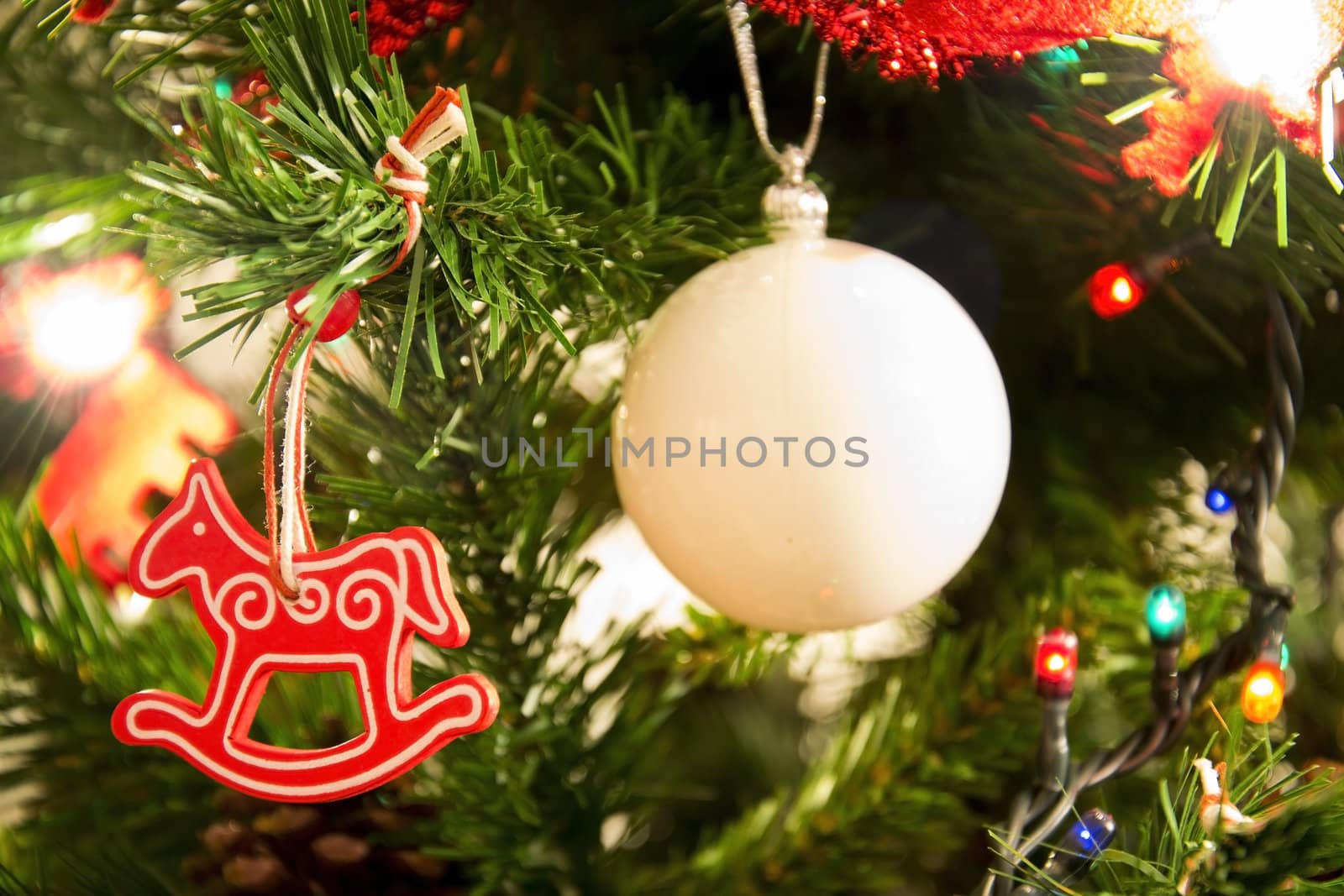 Christmas tree red horse and white ball by itanu