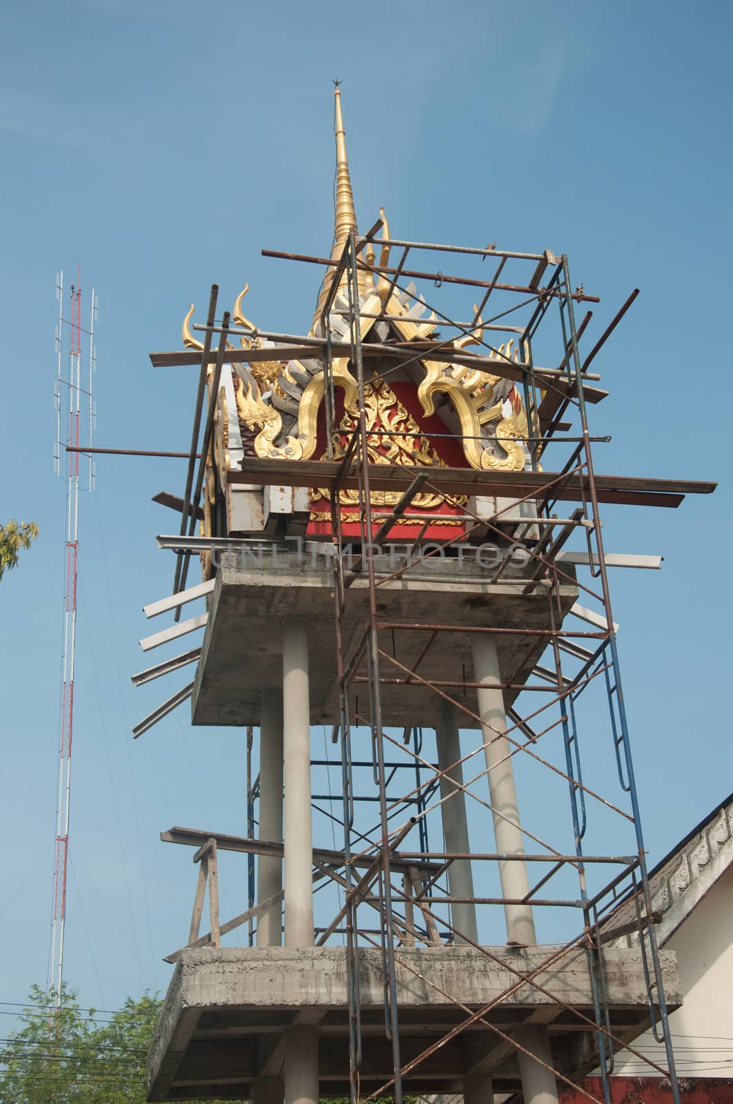 contruction of bell tower in Huakuan Temple Yala, Thailand by ngarare