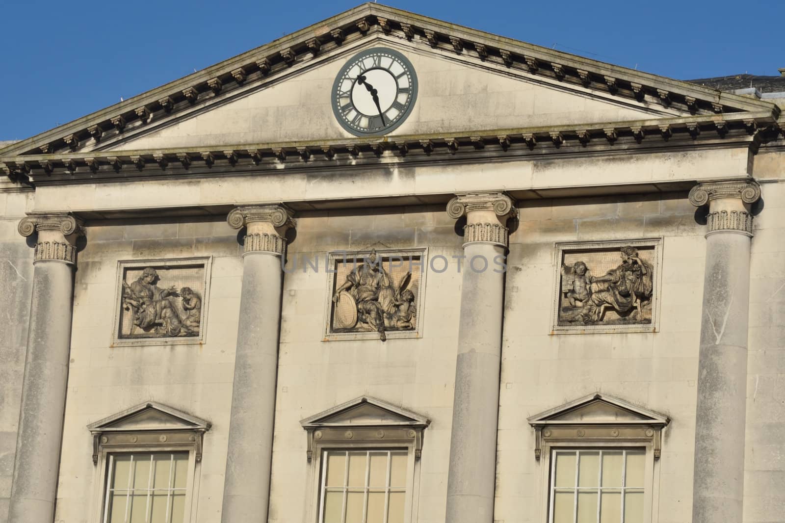 Front and roof of shire hall by pauws99