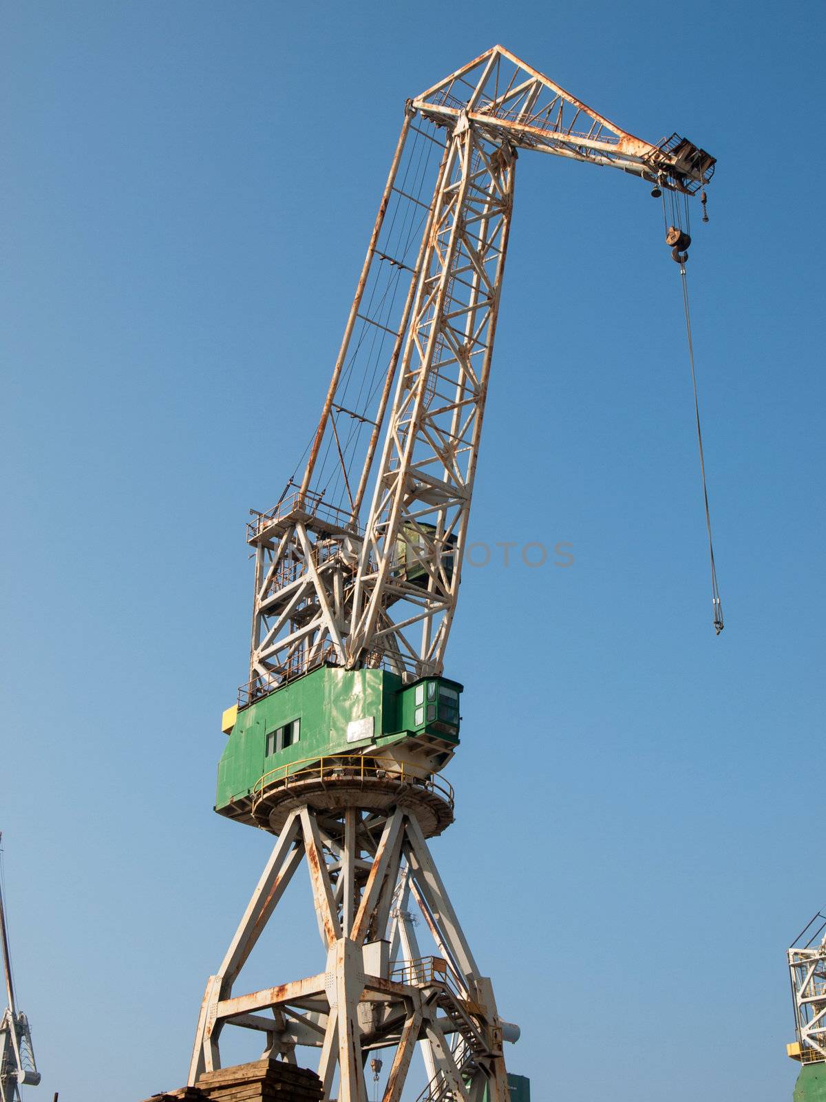 old crane by nevenm