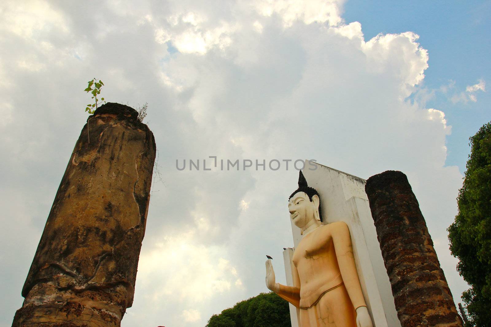 Wat Phar Sri Rattana Mahathat Temple, Phitsanulok in Thailand by nuchylee