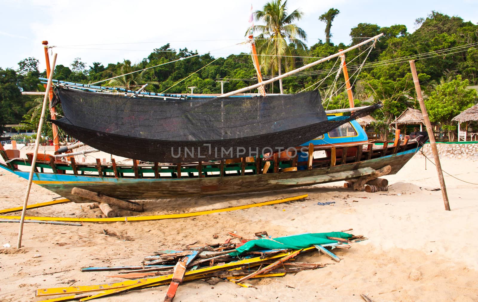 Fishing boats that are waiting to be repaired.