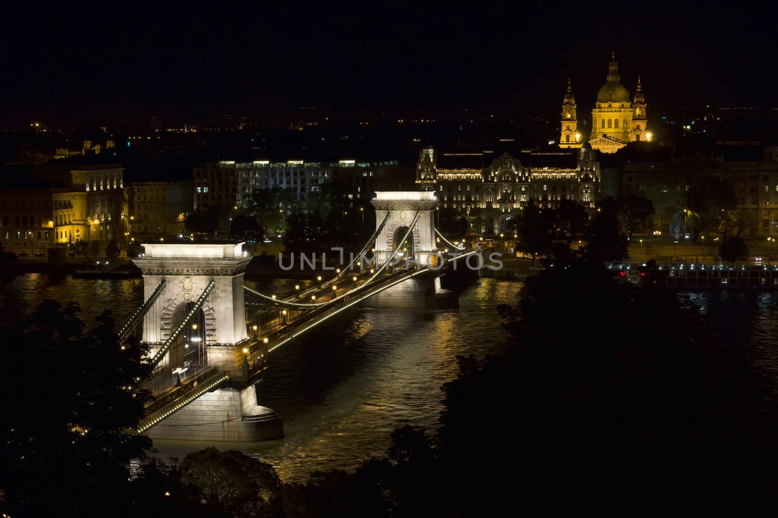 Hungarian landmark, Budapest Chain Bridge night view