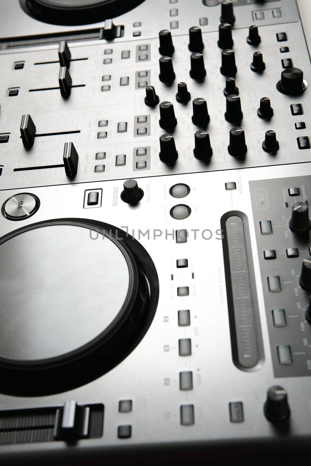 dj mixer by sergey_nivens