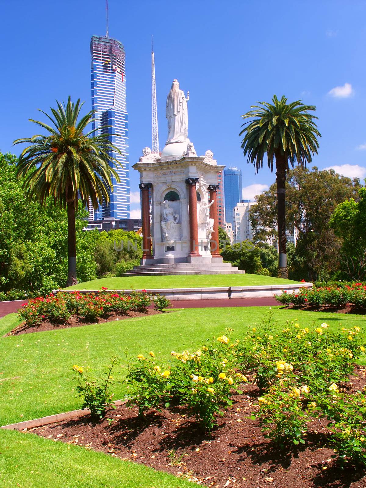 Queen Victoria Memorial Melbourne Australia by Wirepec