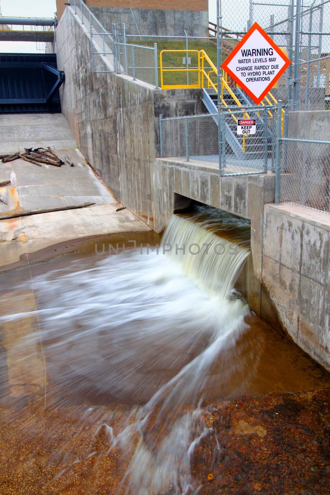 Bond Falls Flowage Dam by Wirepec