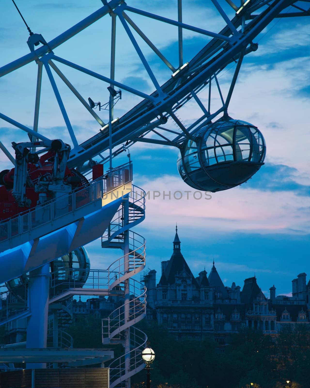 View the London Eye in London city centre and Thames river