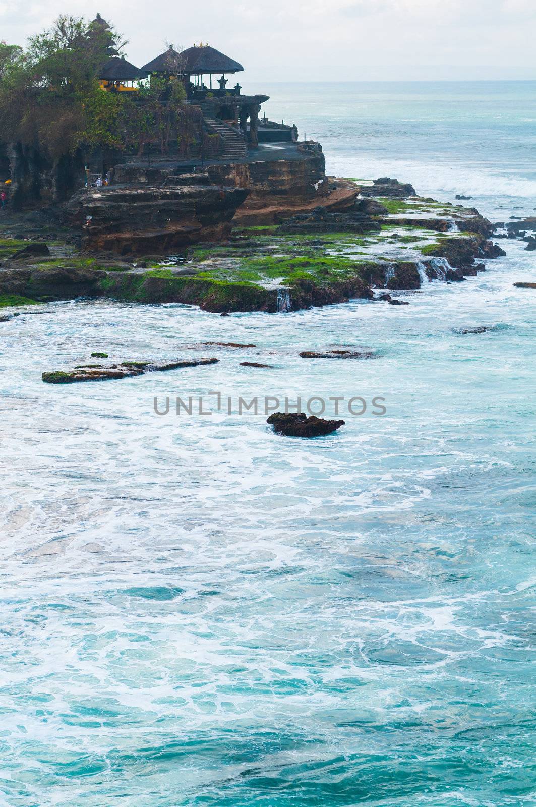 Pura Tanah Lot by nvelichko