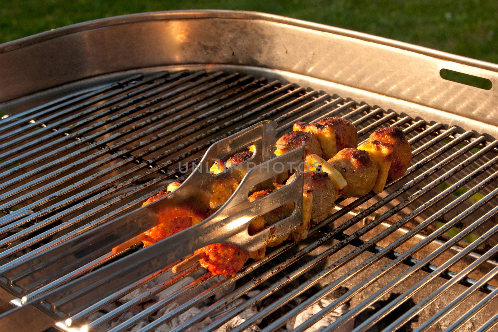 Meat ball brochettes on the barbecue by Kartouchken