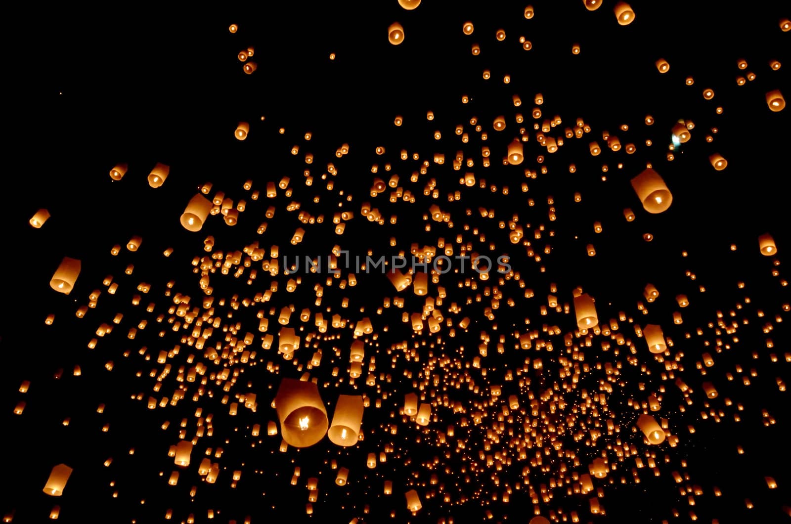 Floating lantern, Yi Peng Balloon Festival in Chiangmai Thailand 