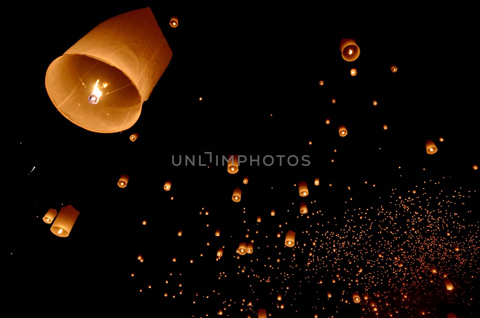 Floating lantern, Yi Peng Balloon Festival in Chiangmai, Thailand 