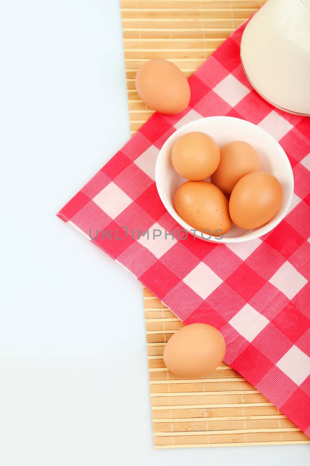 Brown chicken eggs on the kitchen table