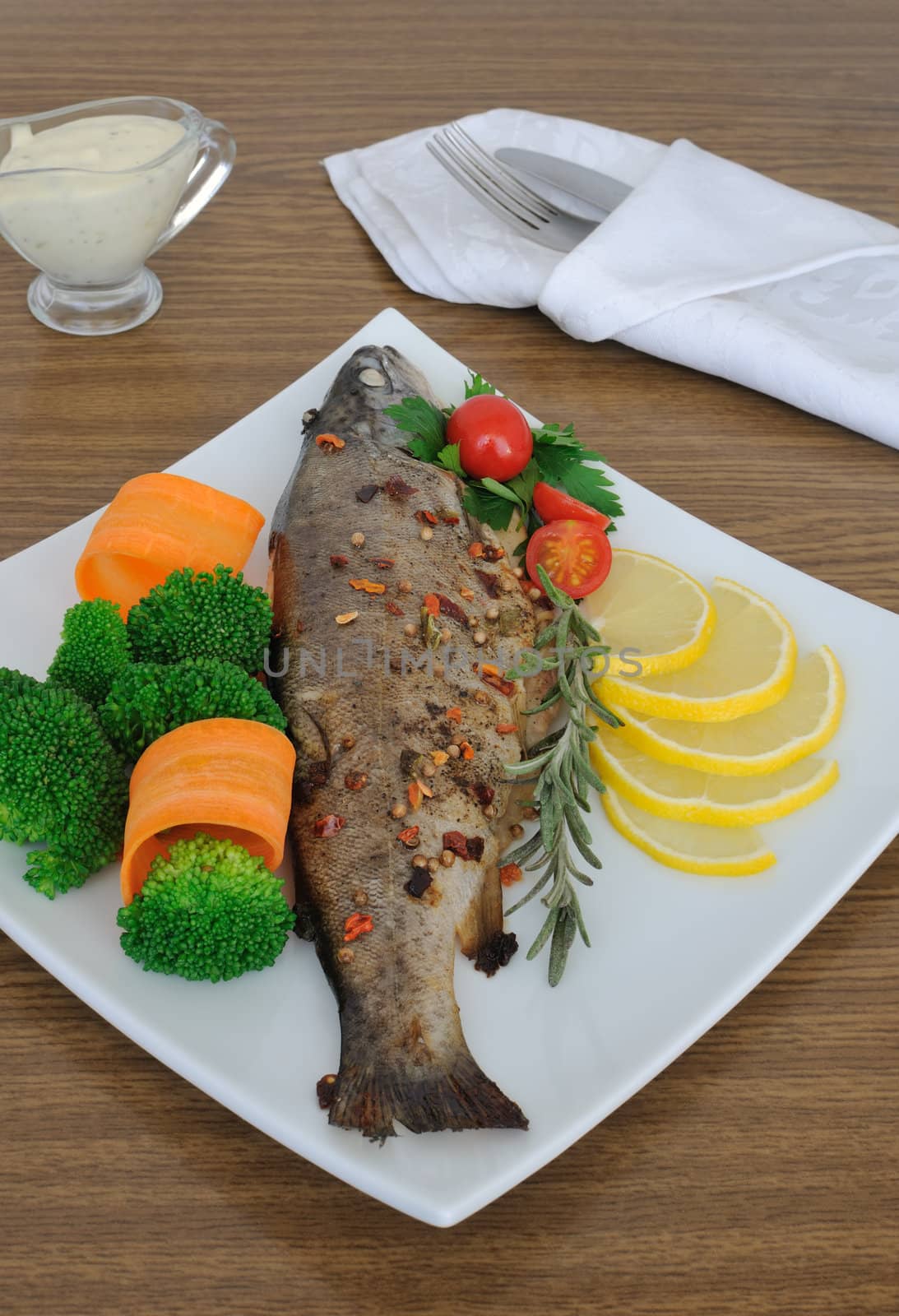 Baked sea bass with broccoli and carrots by Apolonia