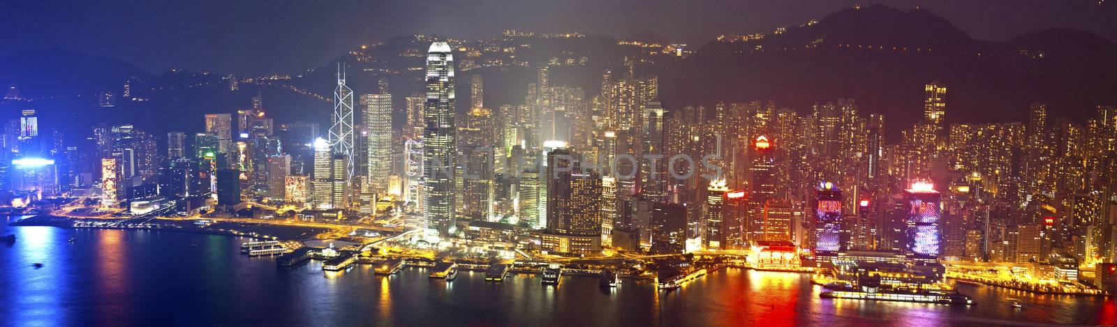Hong Kong at night on Christmas by kawing921