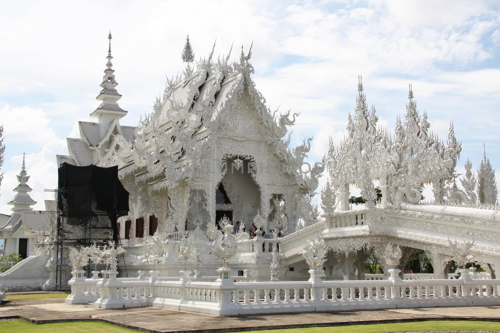 Amazing White Temple Wat Rong Khun in Chiang Rai, Thailand