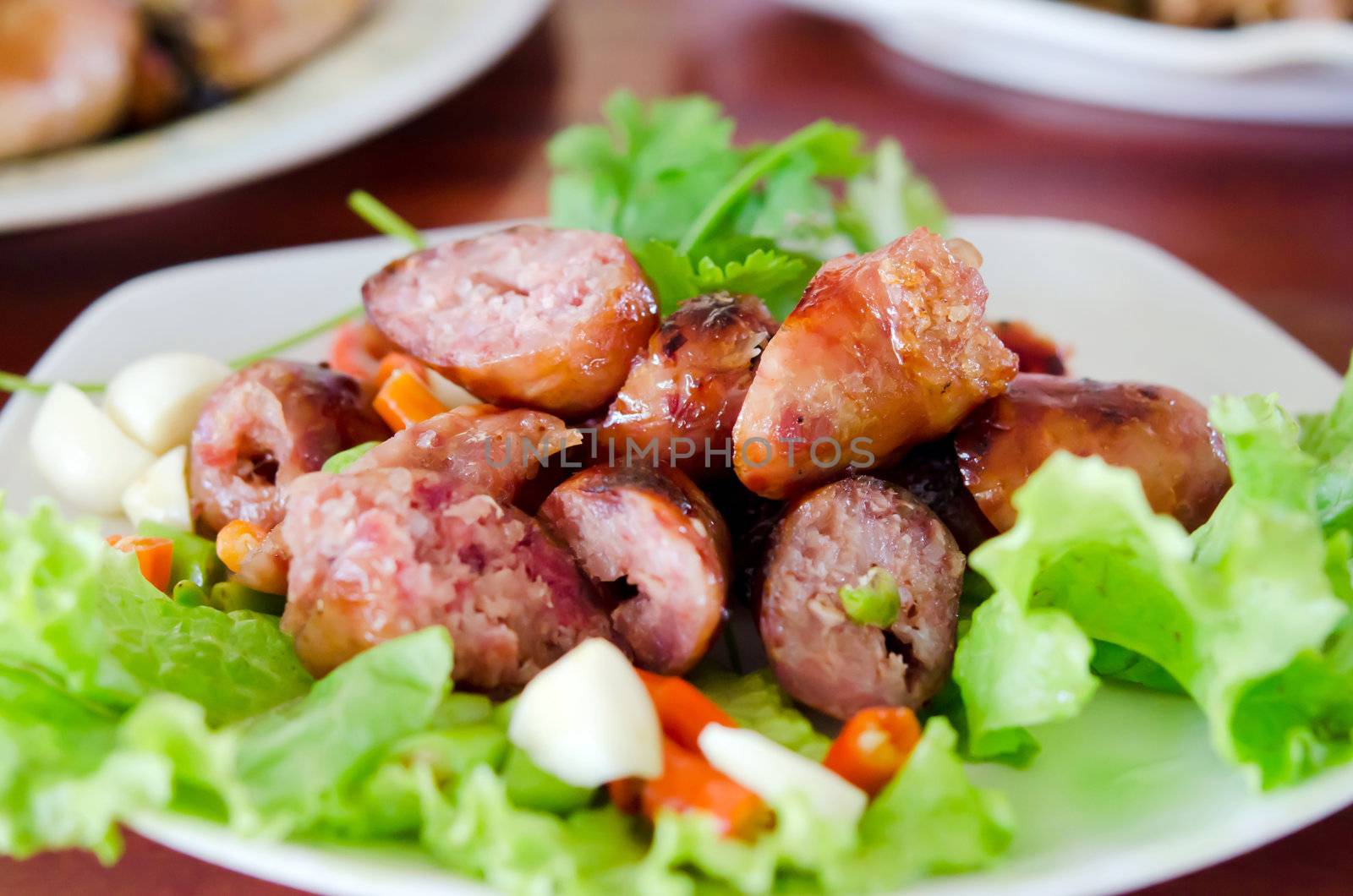 fried  Thai sausage served with chili and fresh vegetable 